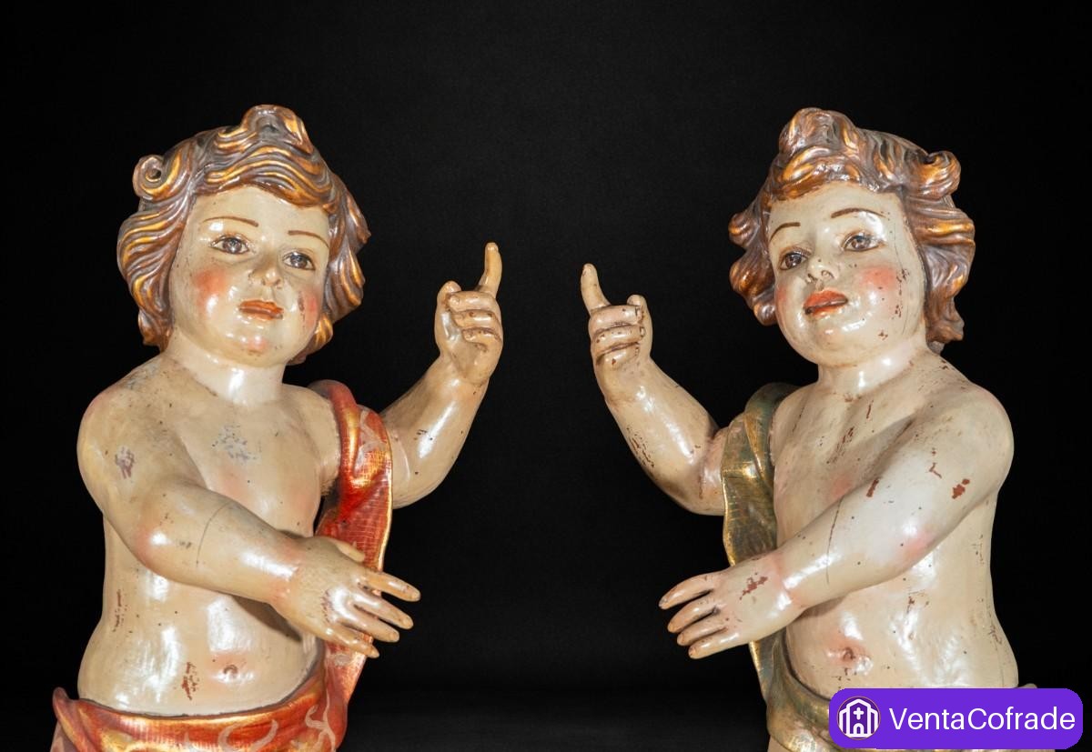 Pareja de putti en madera tallada policromada. Escuela española, siglo XIX - foto 2
