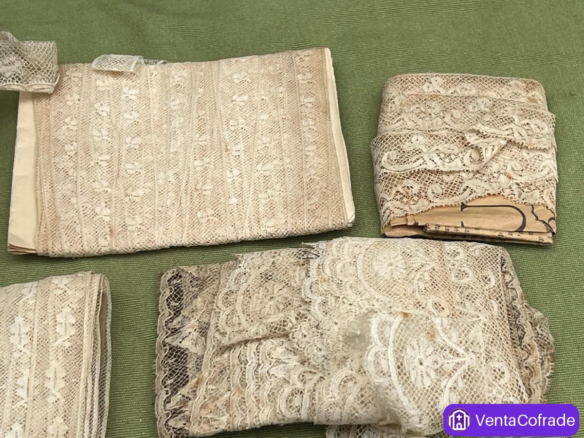 Lote Encaje Antiguo Variado en Caja Metálica - foto 3