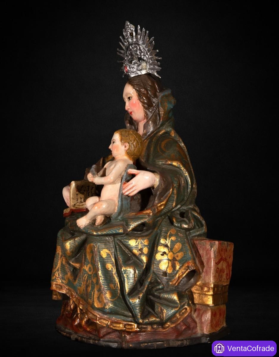 Virgen con Niño de Arte Martínez en madera policromada y dorada - foto 6