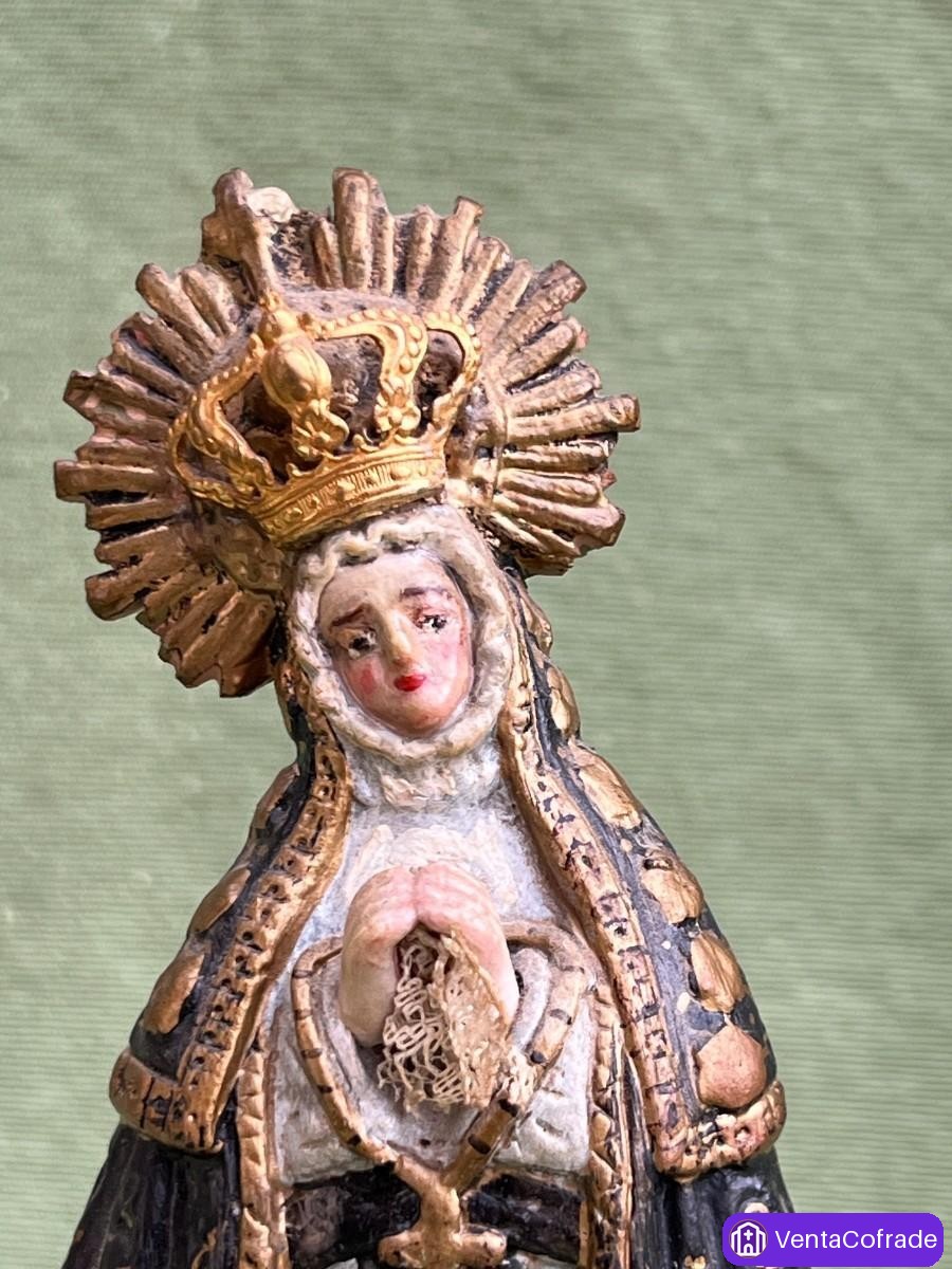 Virgen de la Soledad española en resina pintada, imagen devocional, 16 cm - foto 2
