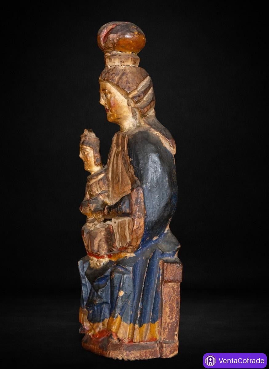 Virgen sedente con Niño, talla en madera policromada, siglo XVI–XVII - foto 3