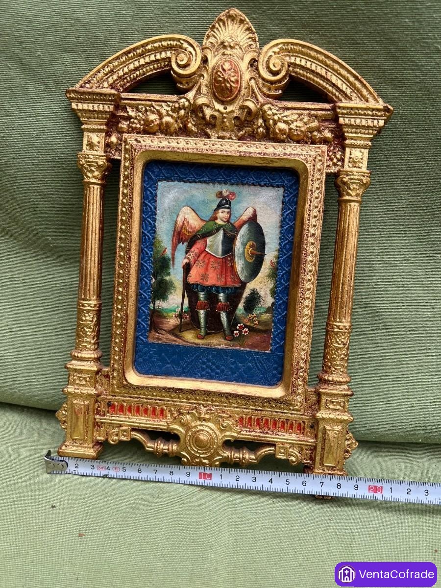 San Miguel Arcángel – Retablo devocional dorado con pintura sobre tabla, s. XIX / principios s. XX - foto 5